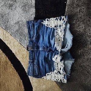 White pattern short jeans